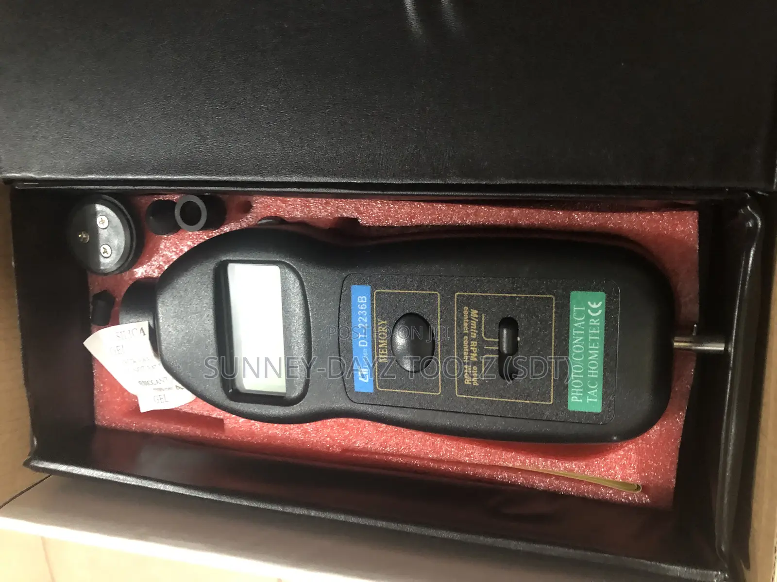 Digital Photo/Contact Tachometer