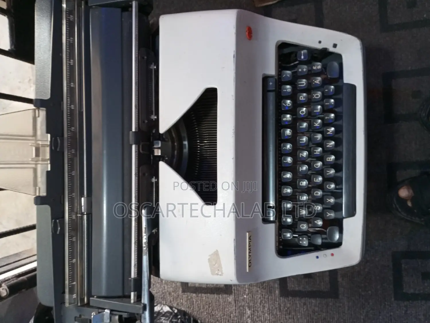 Olympia Standard Manual Typewriter 12"Inches
