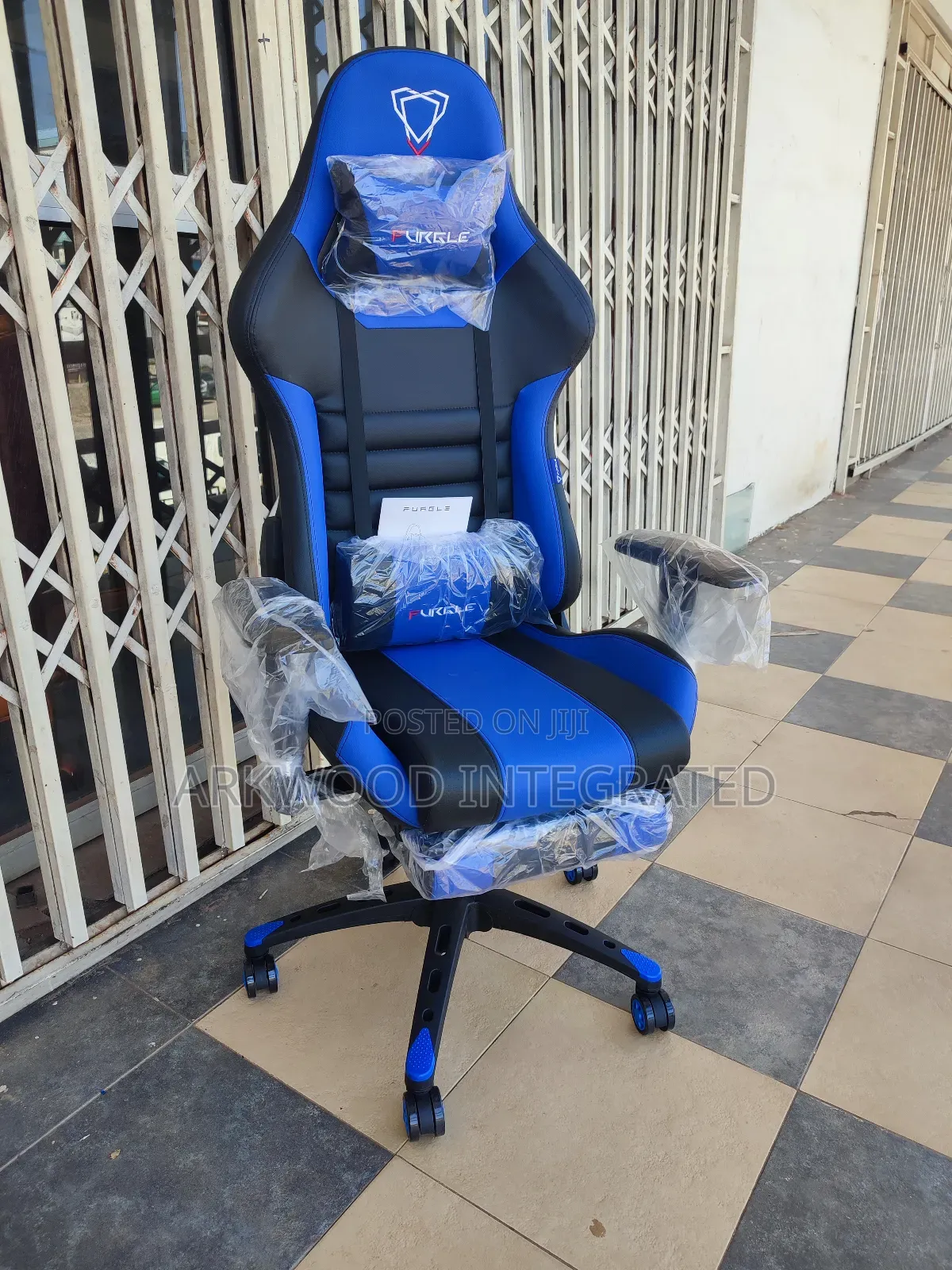 Furgle Gaming Chair With Footrest and Adjustable Arm