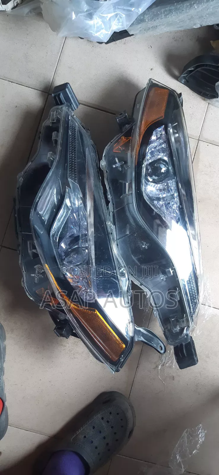 Headlamp Toyota Corolla 2017 - 2018 LE