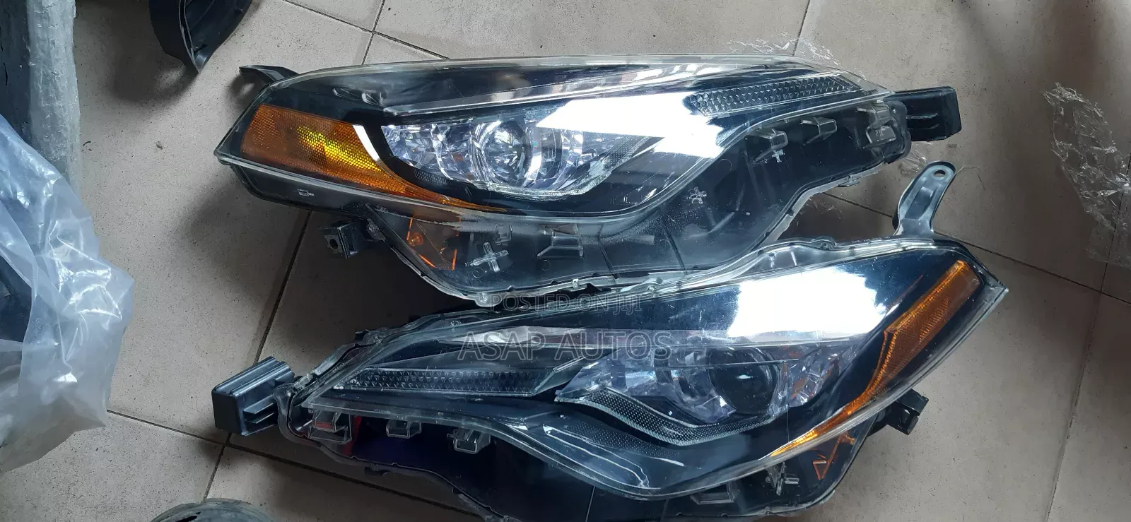 Headlamp Toyota Corolla 2017 - 2018 LE