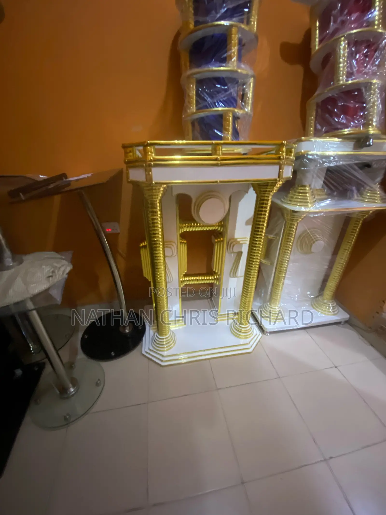Quality Spoken Wooden Pulpit