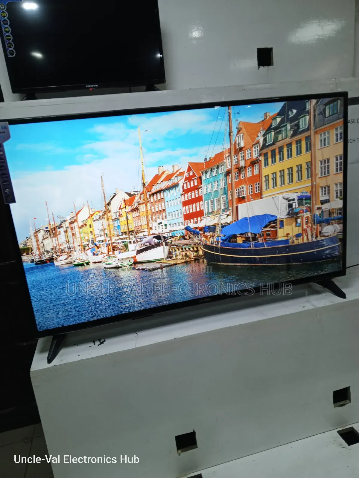 Polystar 50" Smart Tv With Double Screen Glass