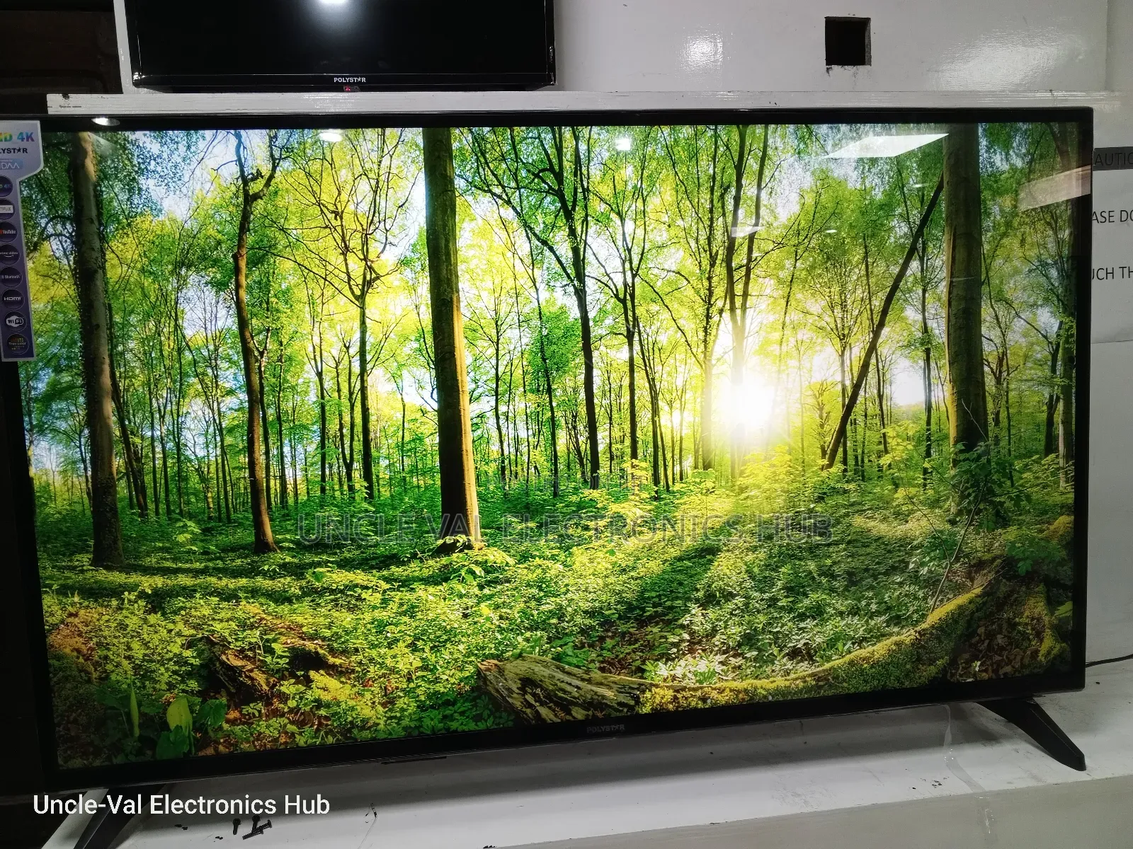 Polystar 50" Smart Tv With Double Screen Glass