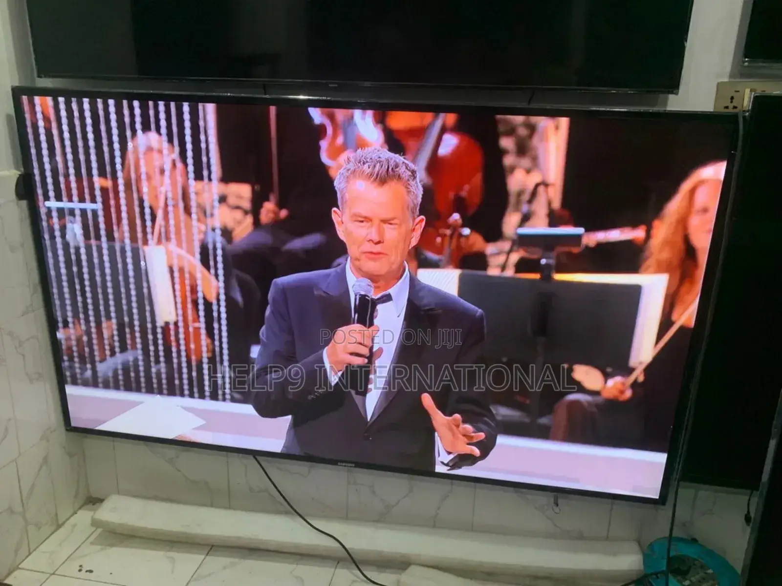 Magnificent 82" Samsung Edge-Lit LED Display Smart Tv.