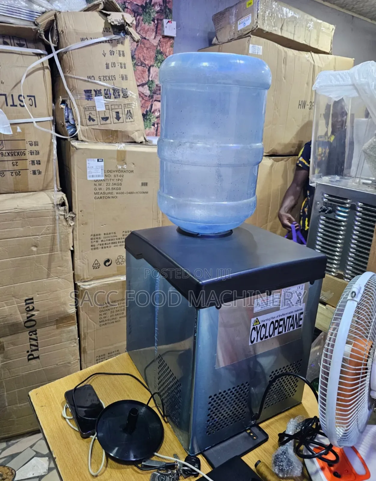 KOGAN Ice Maker With Water Dispenser (12 Cubes)