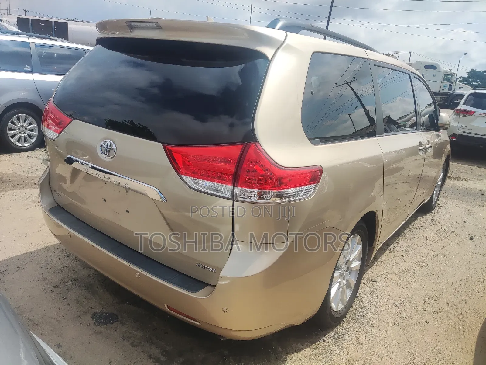 Toyota Sienna Limited AWD 7-Passenger 2013 Gold