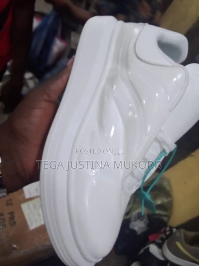 High Quality Alexander McQueen Sneakers