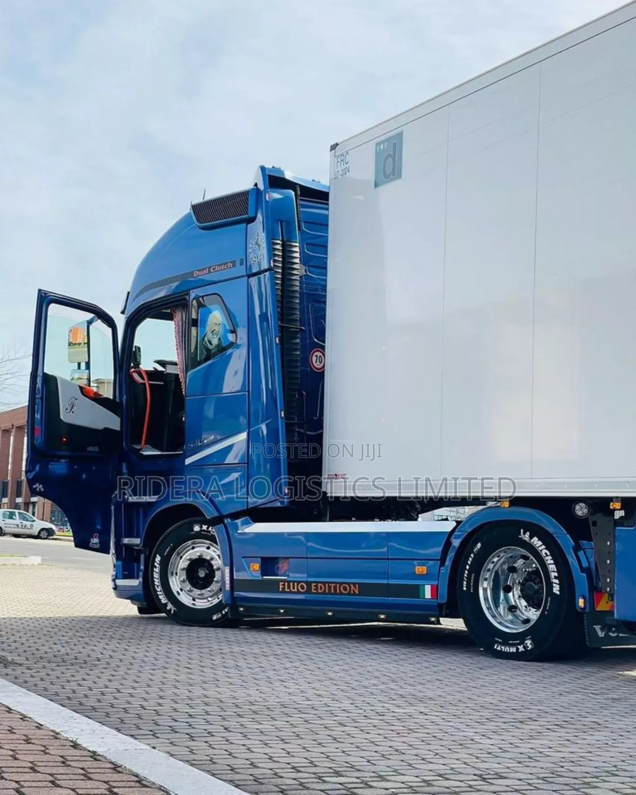 Large Truck With Movers for Large Moves
