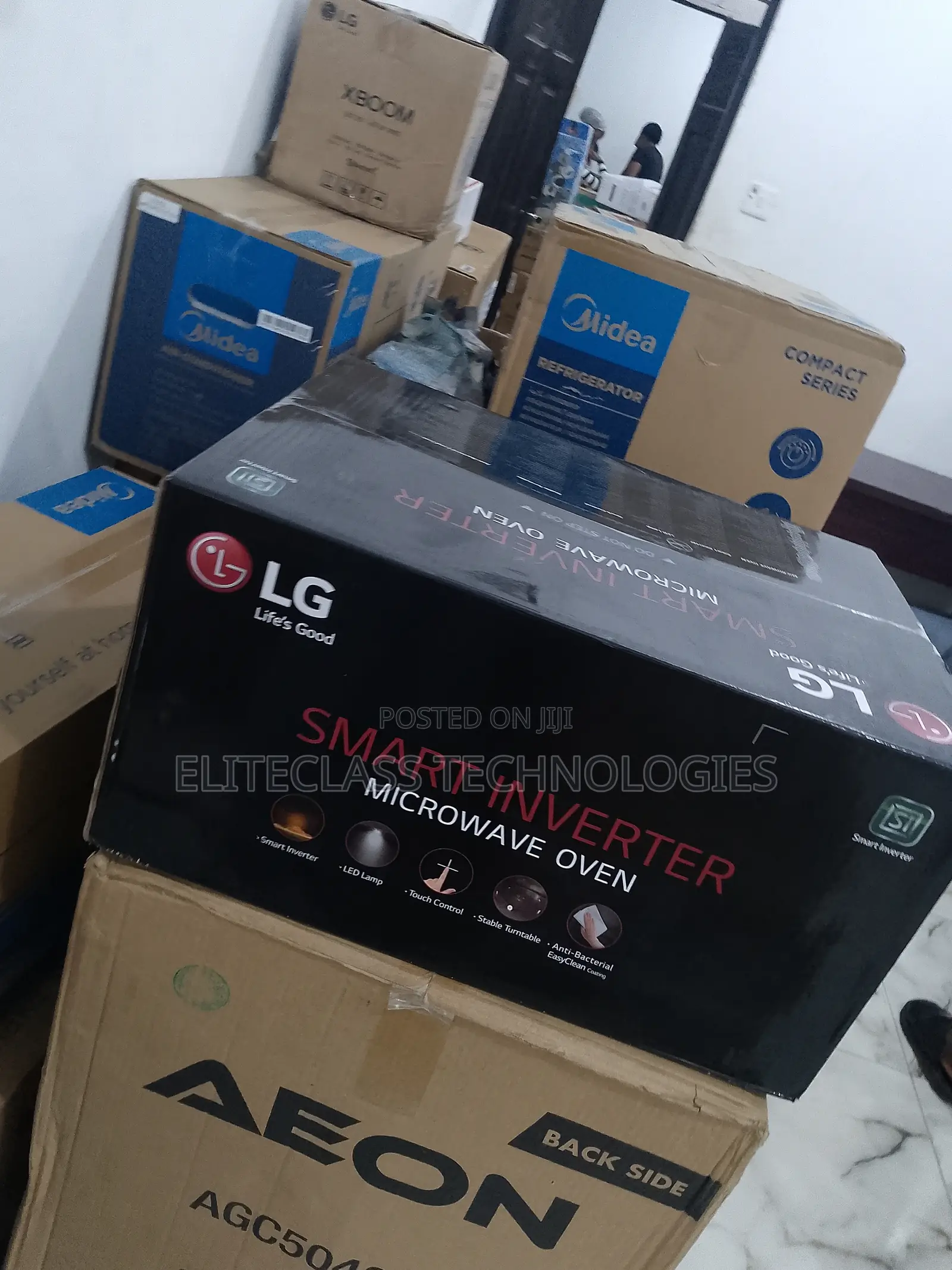 LG Powerful and Compact 25l Smart Inverter Microwave Oven