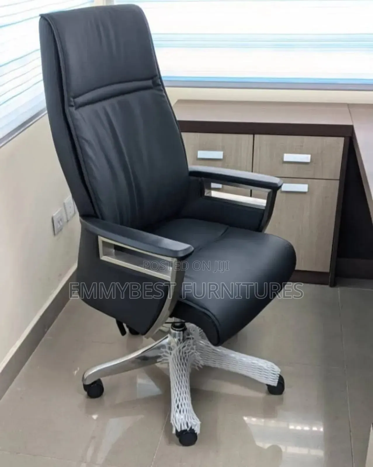 Standard Quality Executive Reclining Office Chair, Classic.