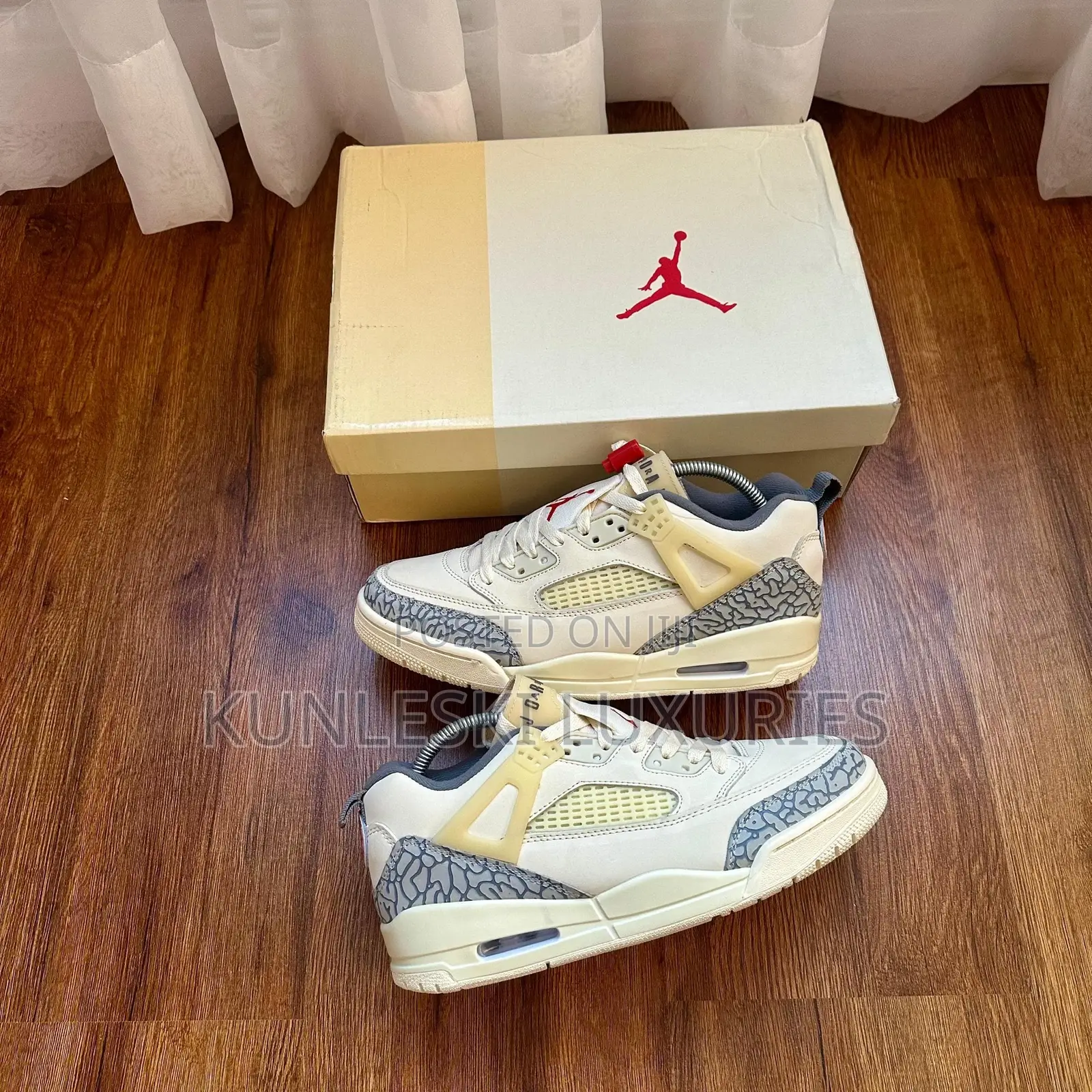 Original Jordan Spizike Low in Sail / Coconut Milk Sneakers