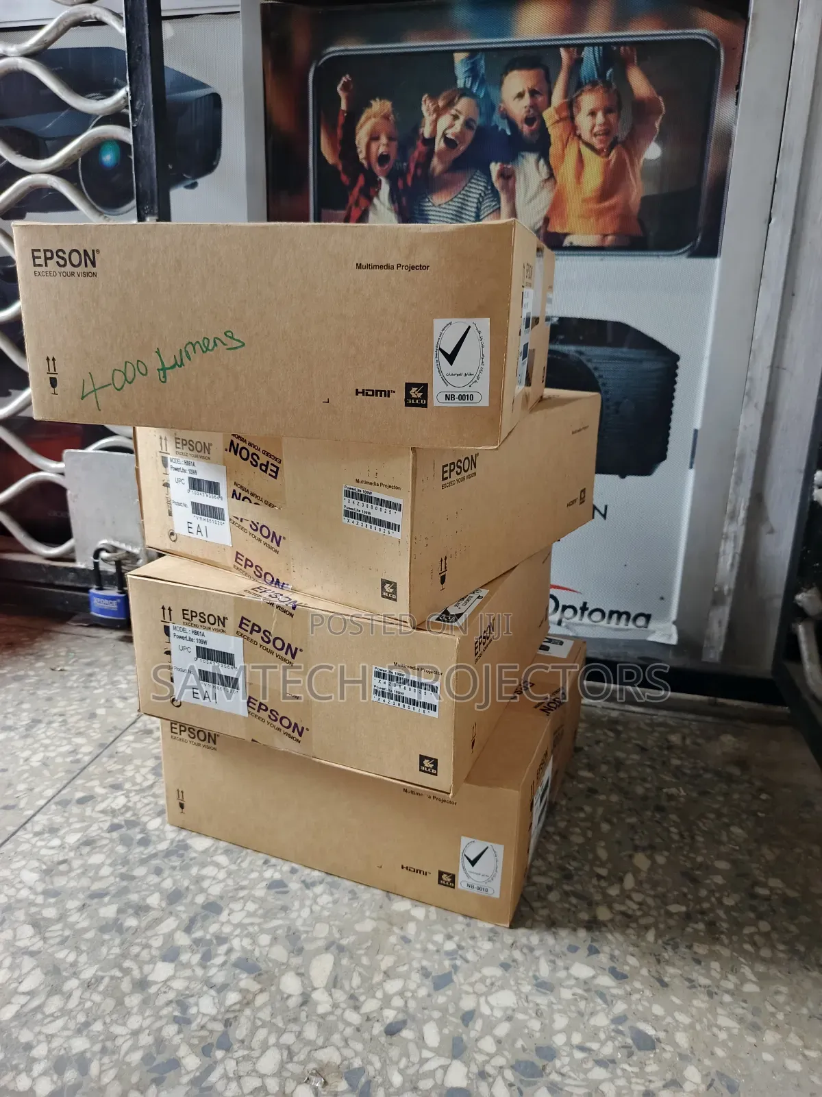 Widescreen Classroom Projector With Enhanced Connectivity