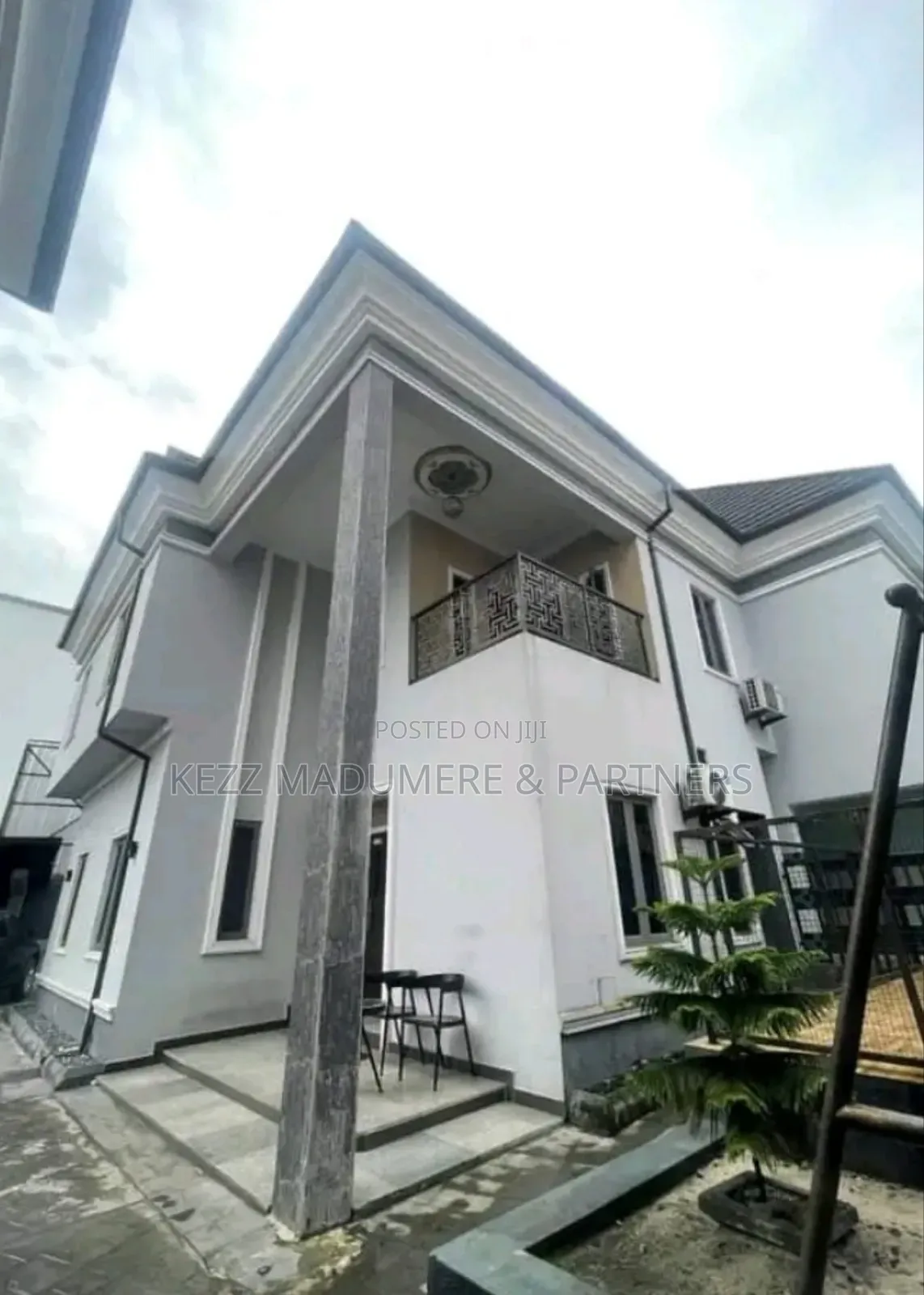 6bdrm Duplex in Off Stadium Road , for sale
