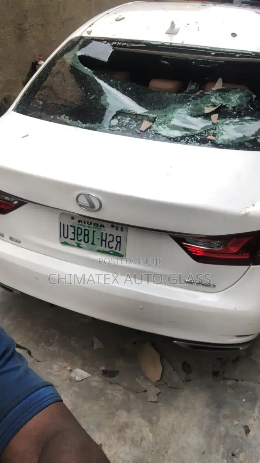 We Deliver and Install All Lexus Back Windscreen Glass
