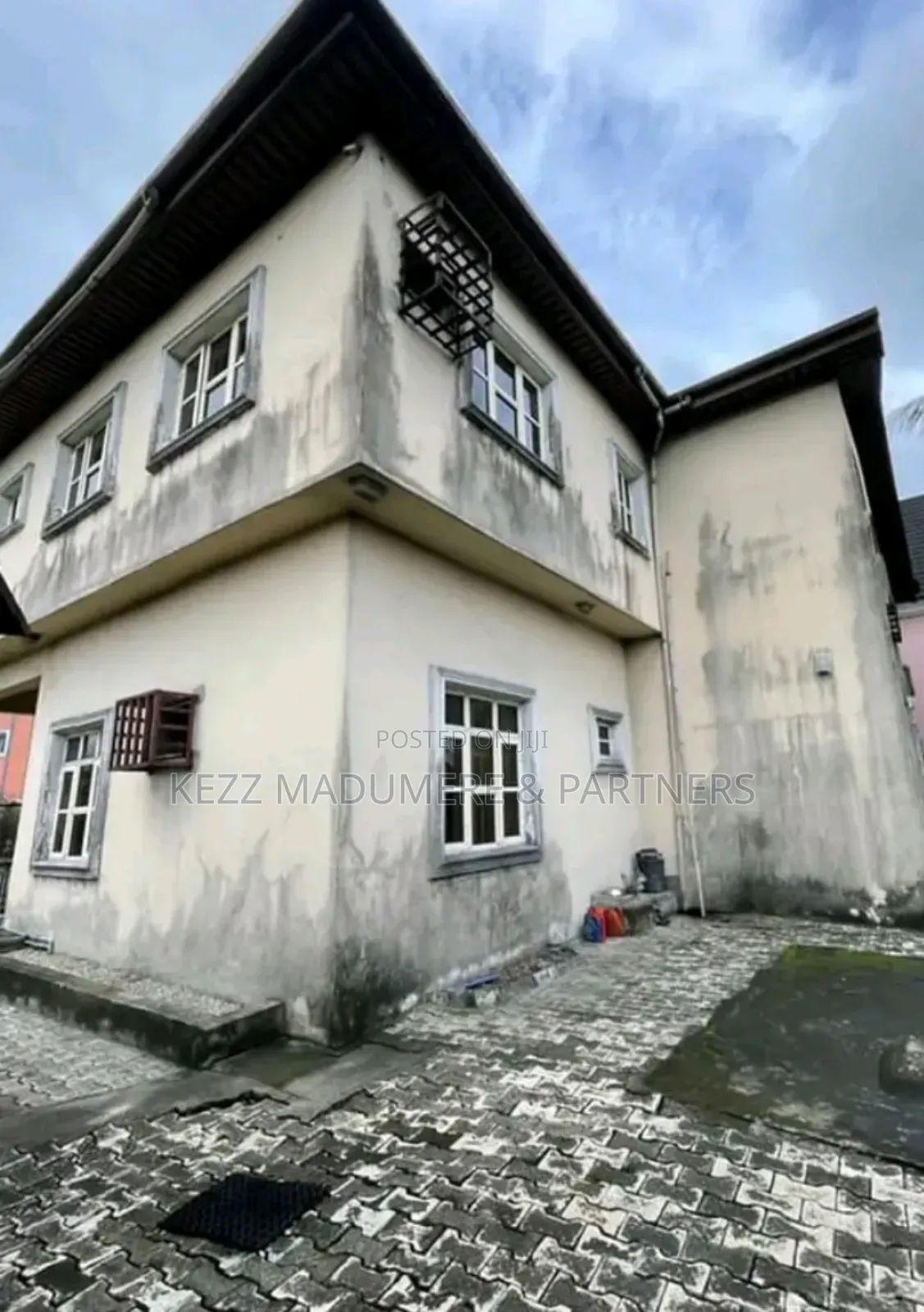 7bdrm Duplex in Off Stadium Road , for sale