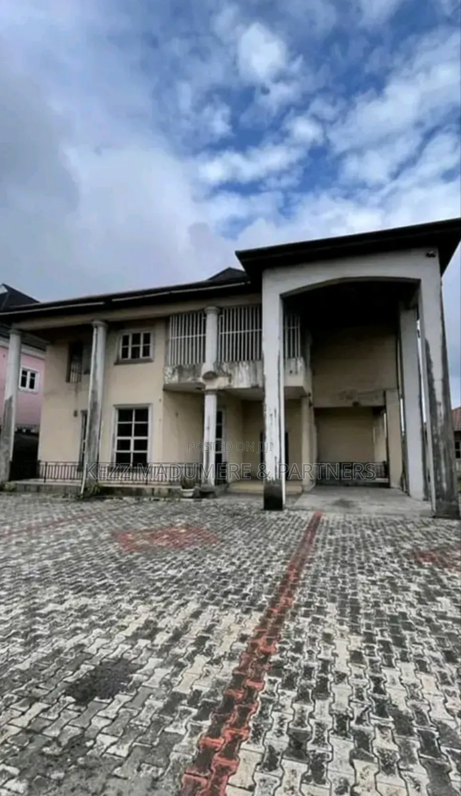 7bdrm Duplex in Off Stadium Road , for sale