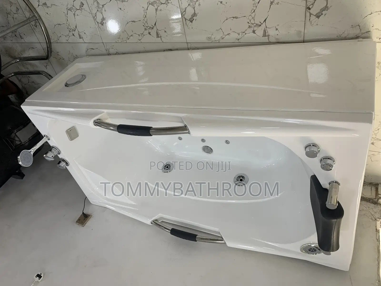 Single Jacuzzi White