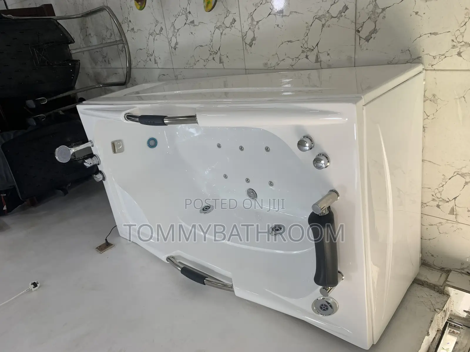 Single Jacuzzi White