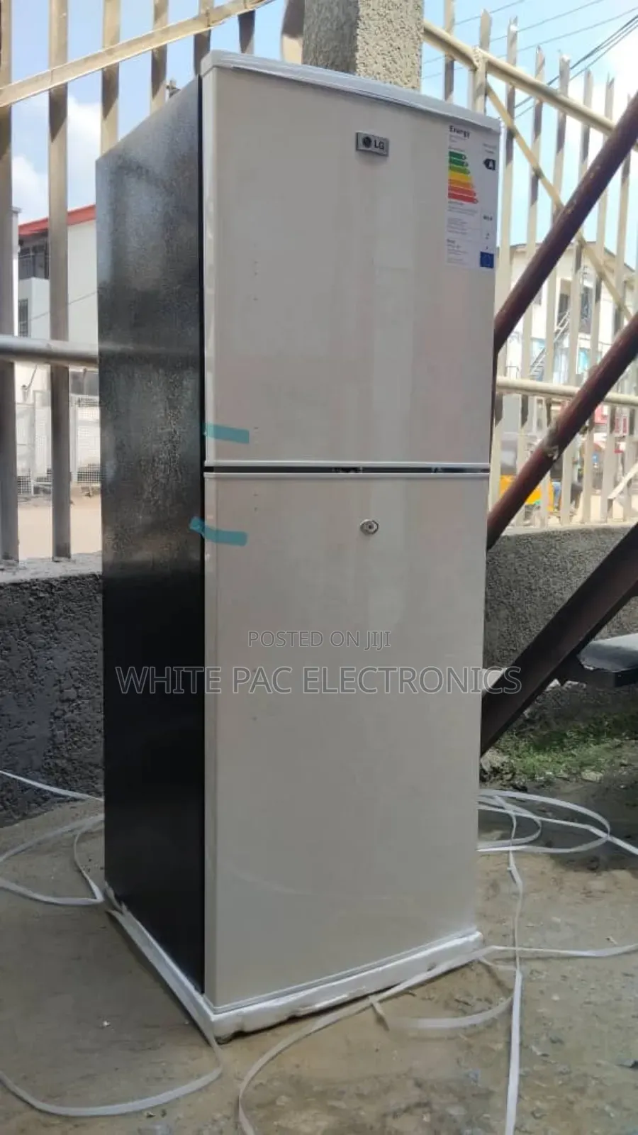 LG Double Door 270-L Fridge / Freezer Faster Extra Freezing