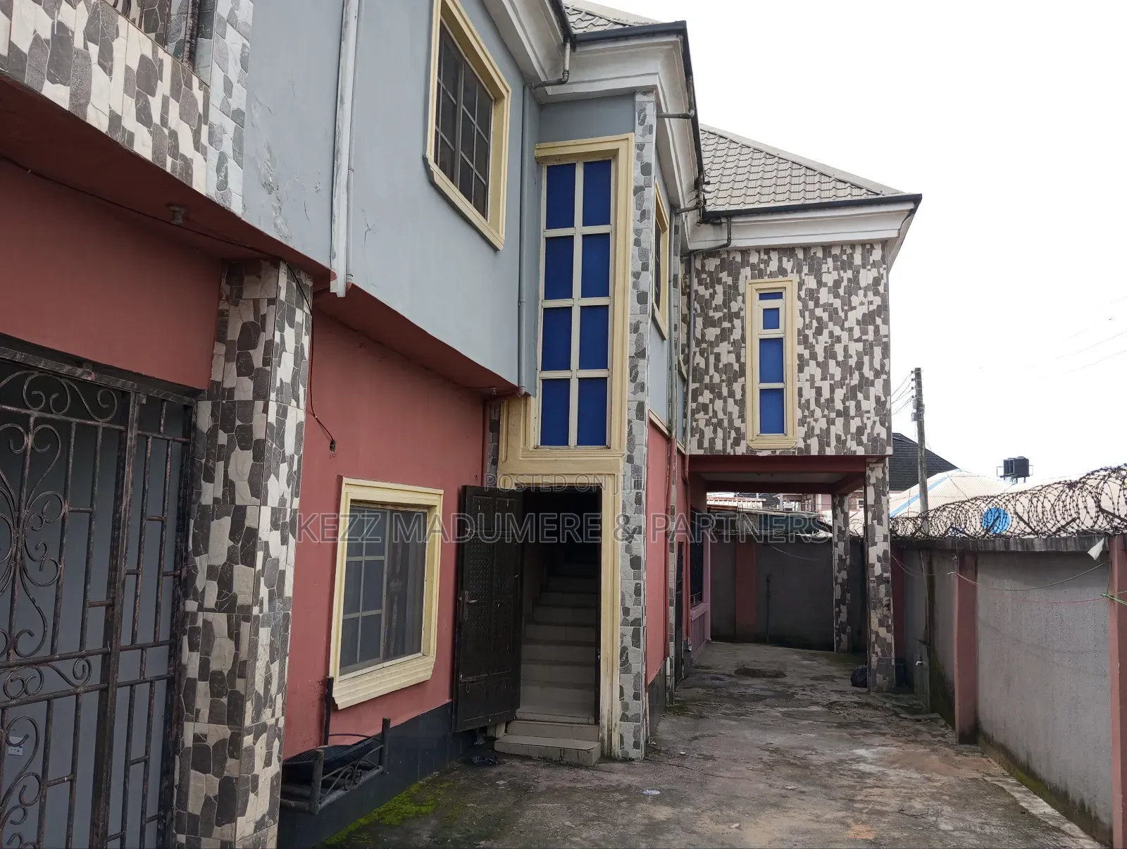 8bdrm Block of Flats in Off Sars Road, for sale