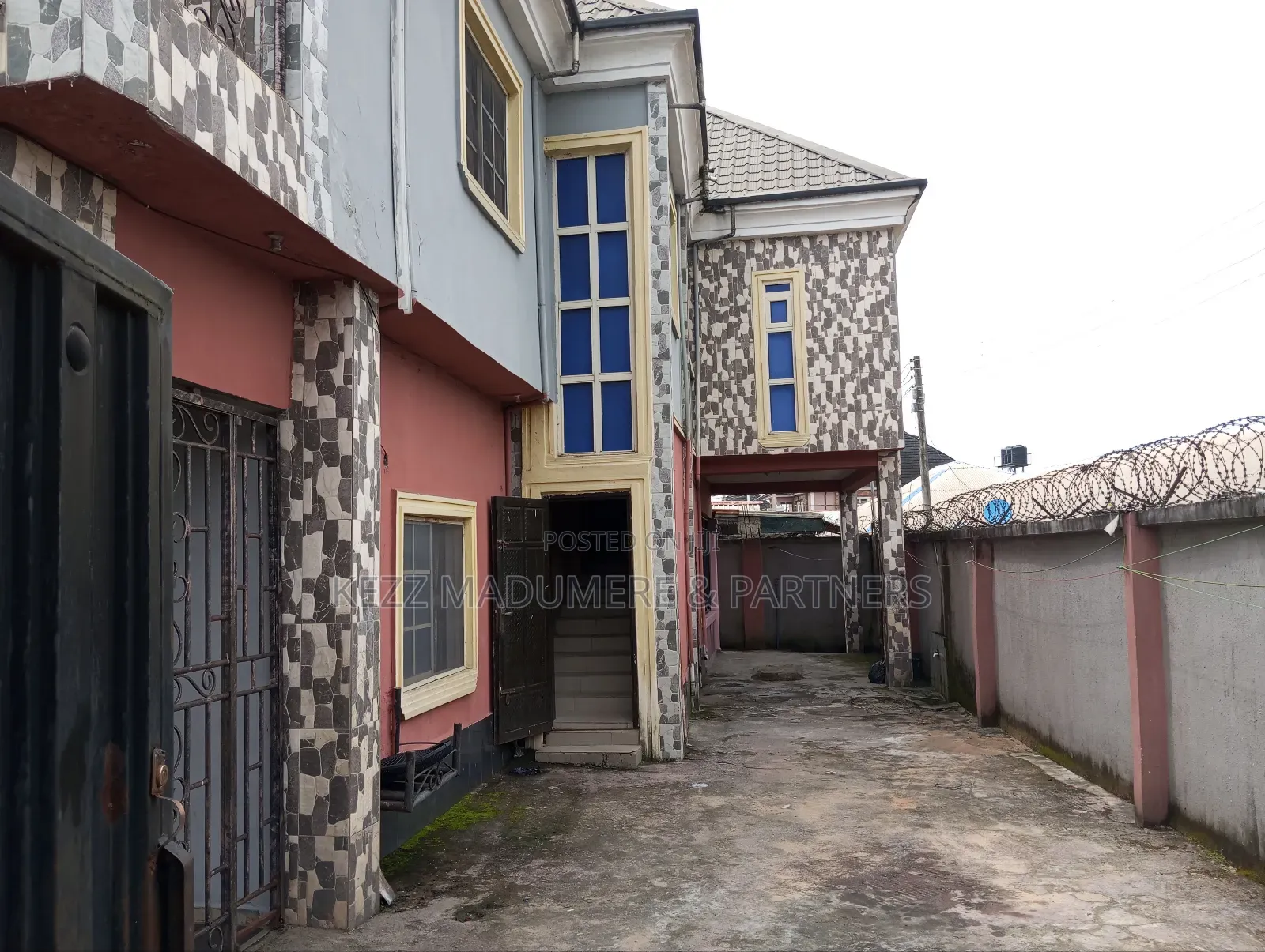 8bdrm Block of Flats in Off Sars Road, for sale