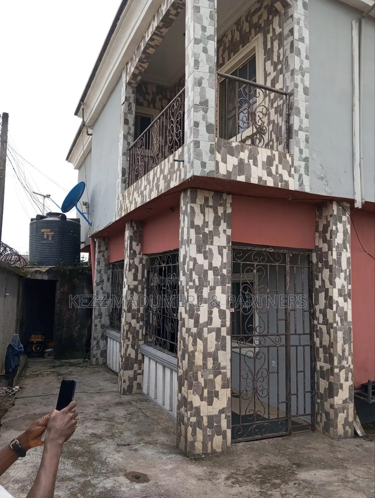 8bdrm Block of Flats in Off Sars Road, for sale