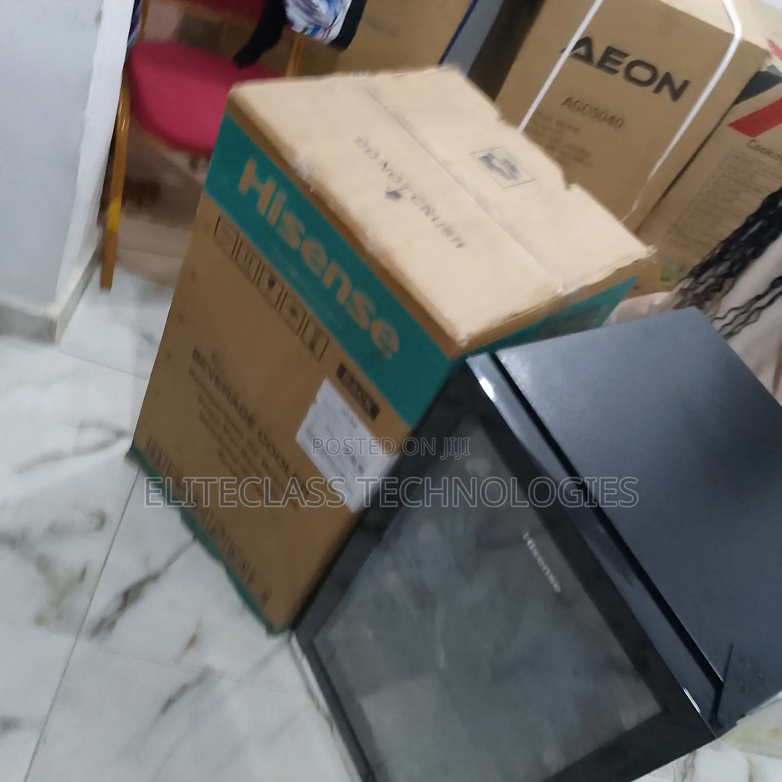 Hisense Serenely Chilling Glass Door Beverage Cooler