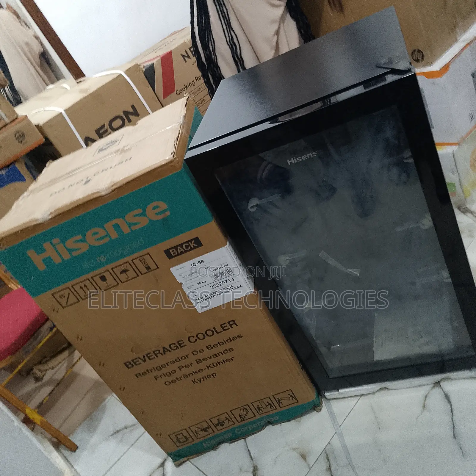 Hisense Light Weight Glass Door Beverage Cooler