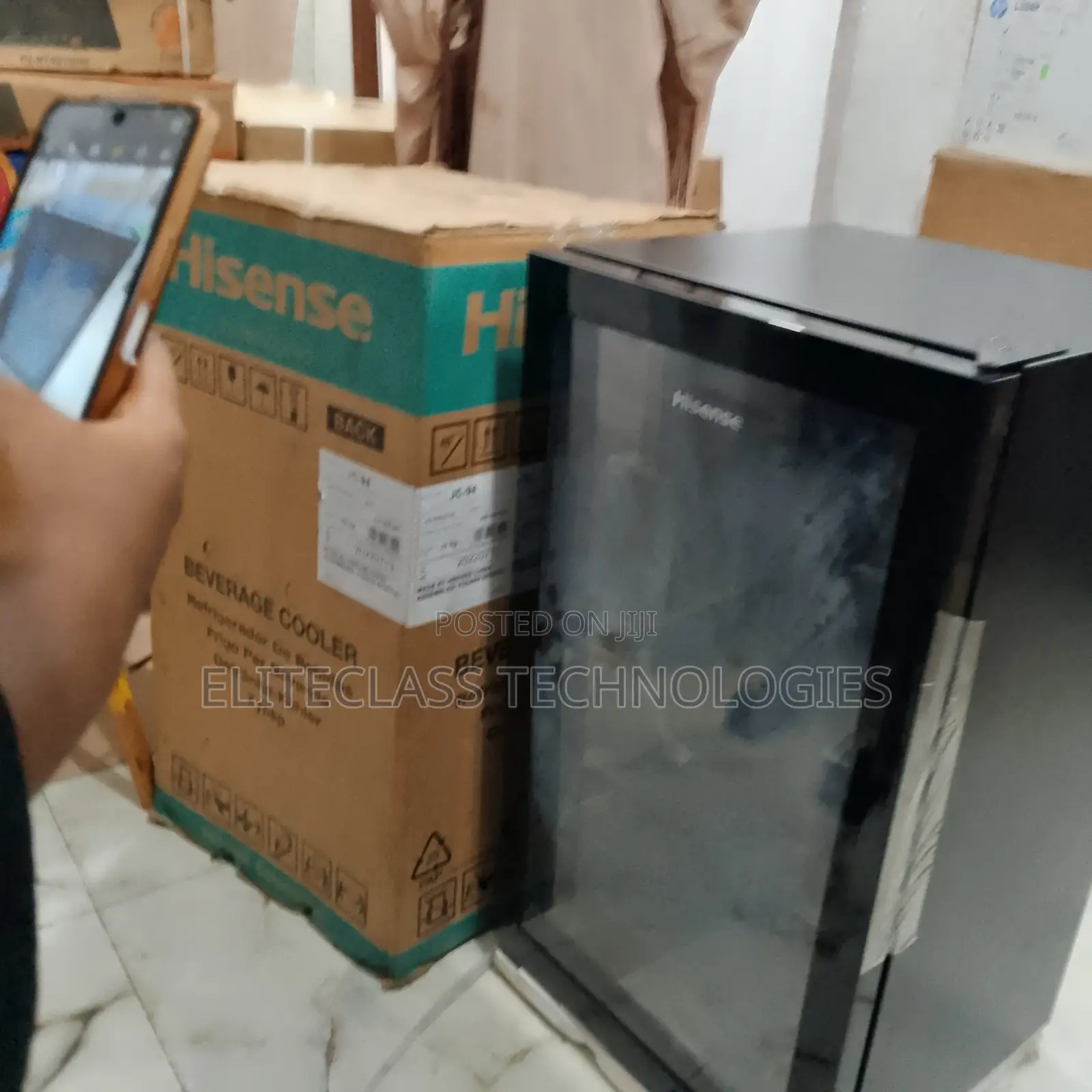 Hisense Quick Freeze 91L Glass Door Beverage Cooler