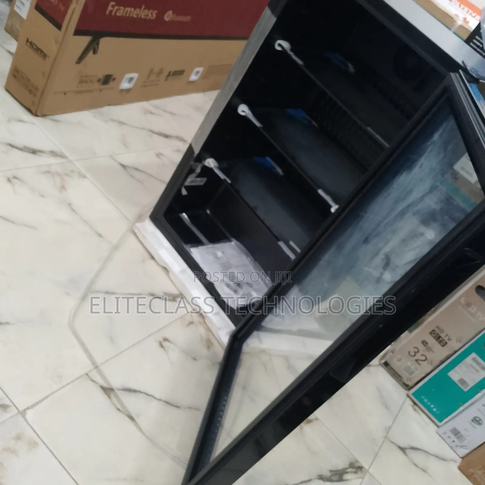 Hisense Stay Frosty 91L Glass Door Beverage Cooler