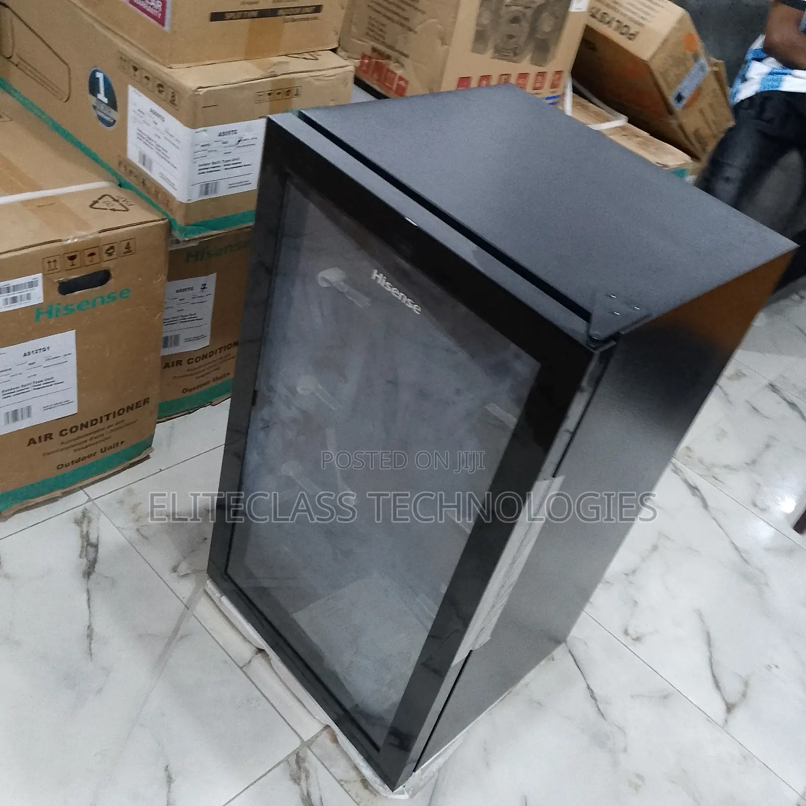 Hisense 91L Glass Door Party Proof Beverage Cooler