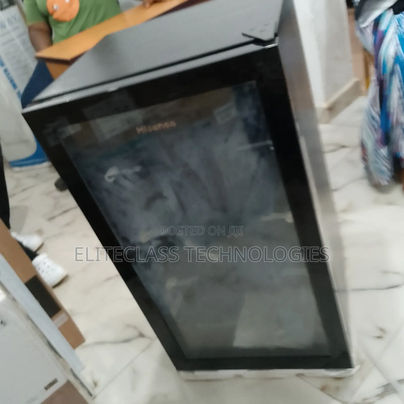 Hisense Chill Like A Pro 91L Glass Door Beverage Cooler