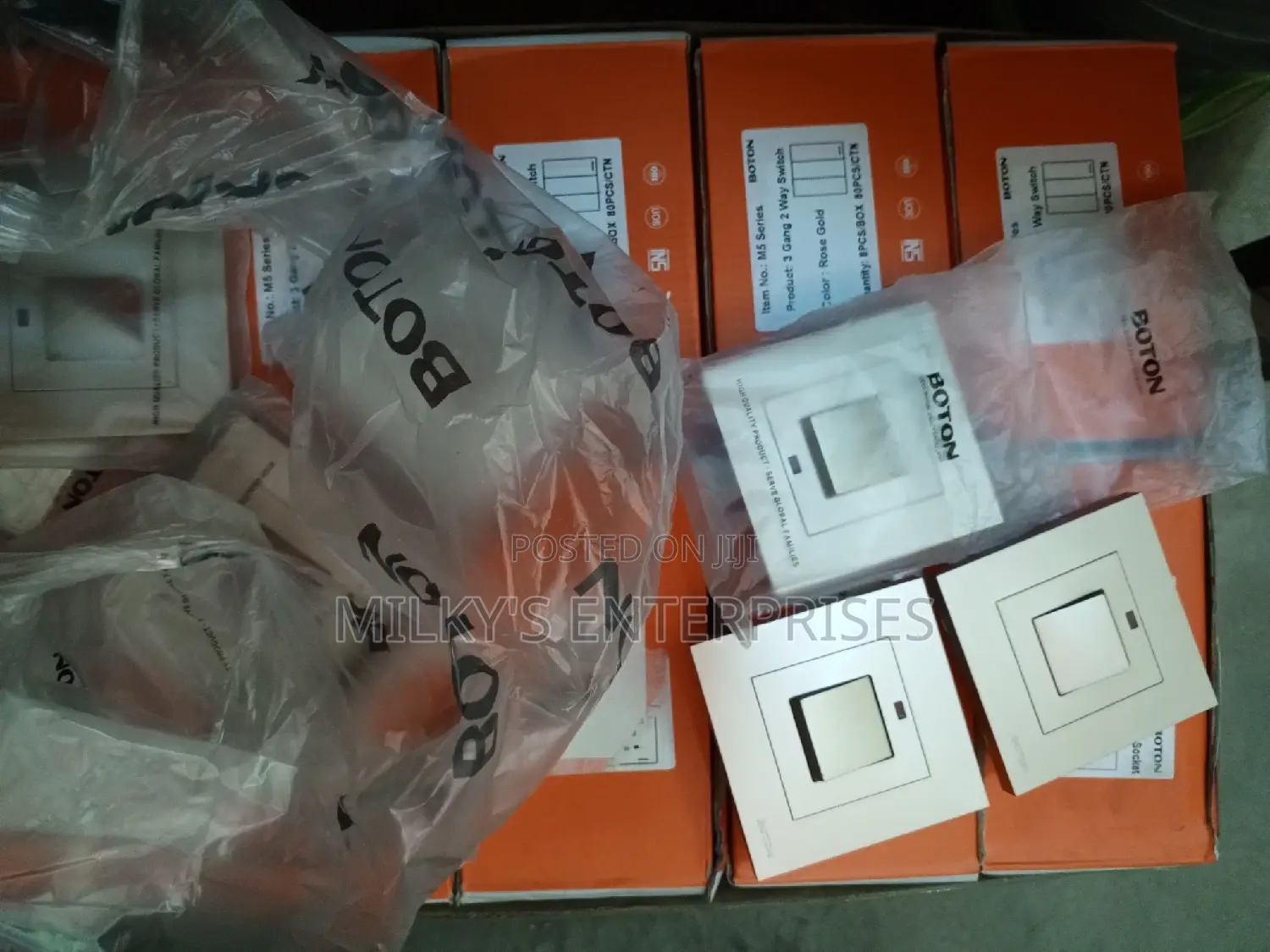 BOTON Water Heater Socket (Golden Color)