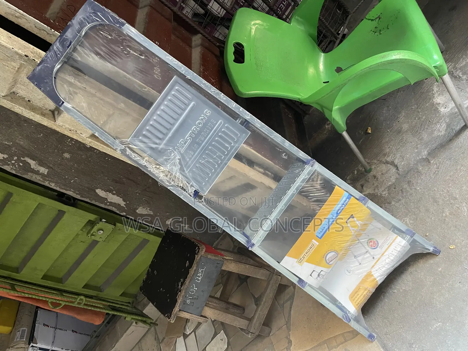 4 Steps Aluminum Upstrong Store Ladder