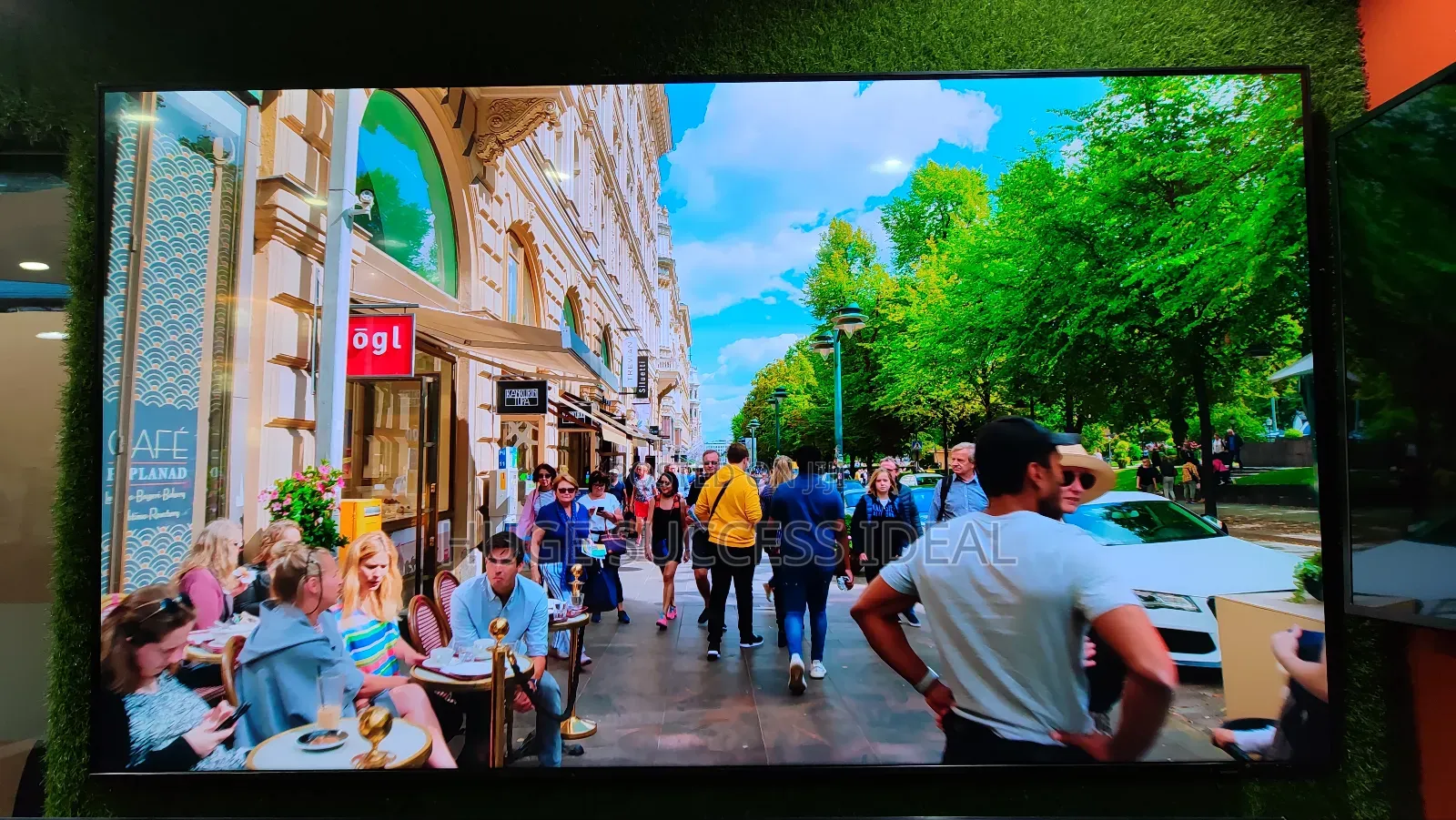 Samsung 75 Inch BU8000 Series Crystal UHD Smart HDR TV