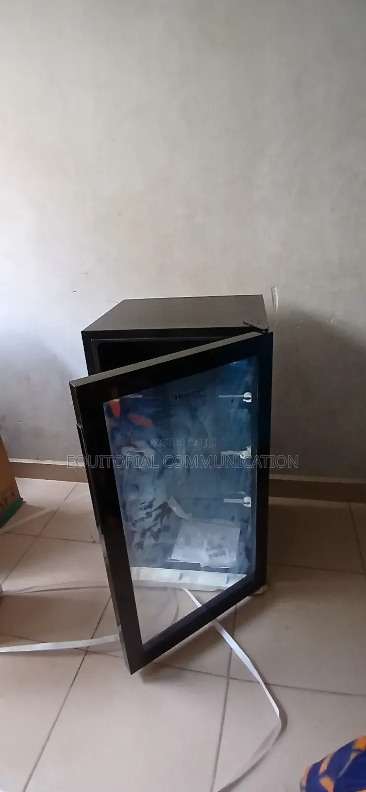Hisense 91L Energy Efficient Glass Door Beverage Cooler