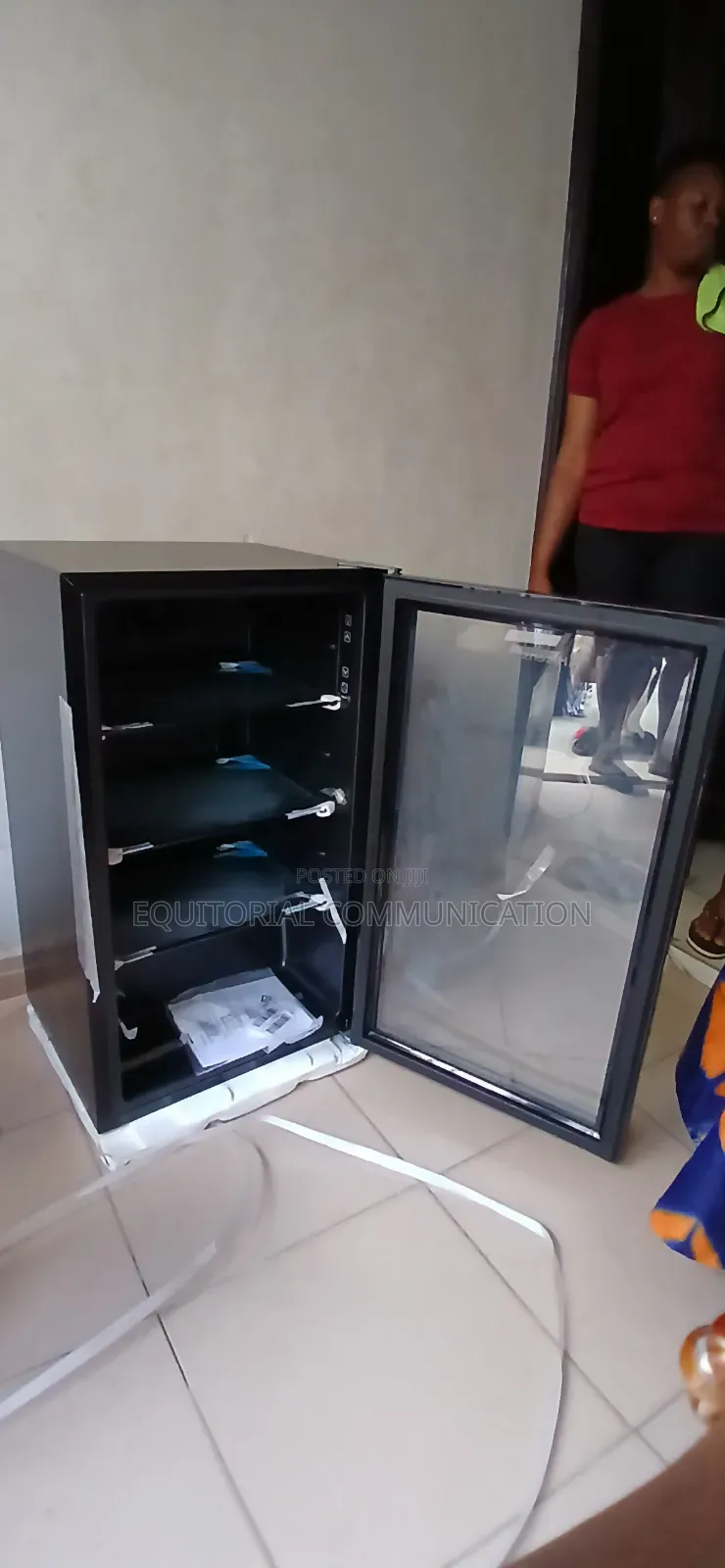 Hisense 91L Glass Door Beverage Cooler <Easy Installation