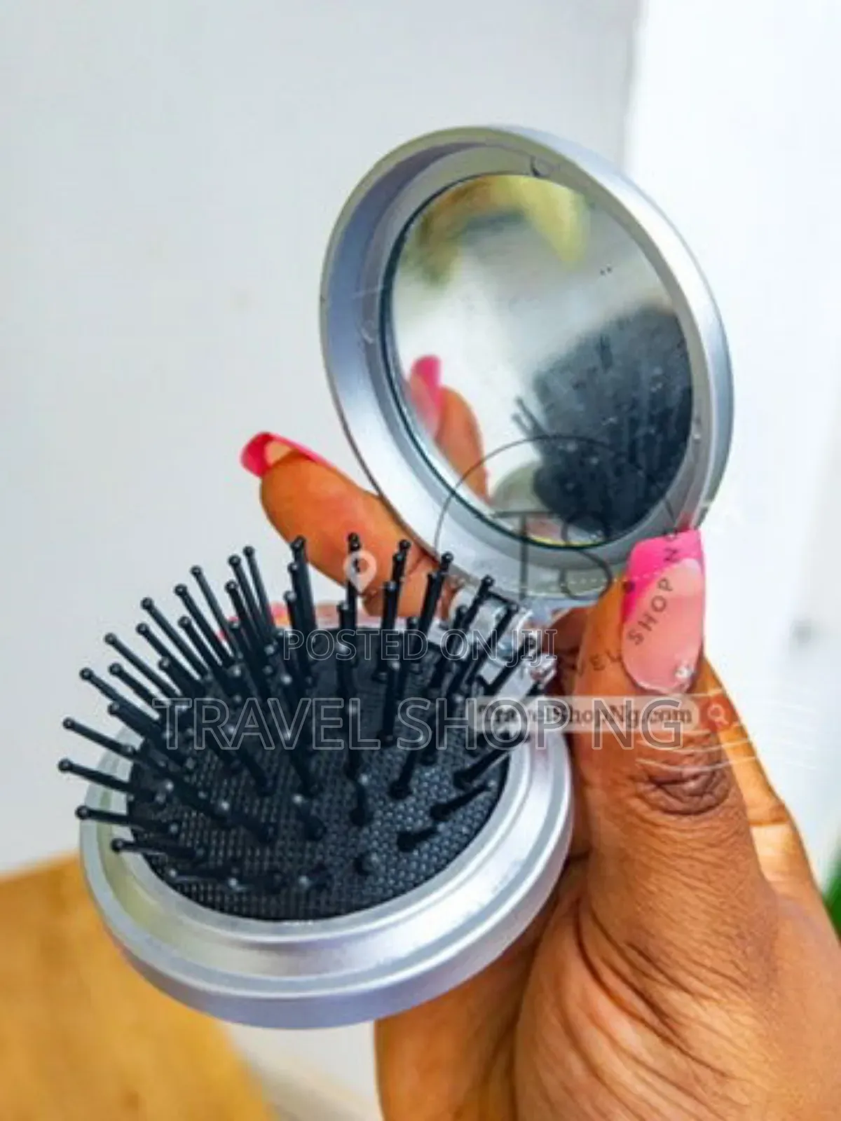 2-in-1 Mirror Brush Compact: Portable Beauty Essentials