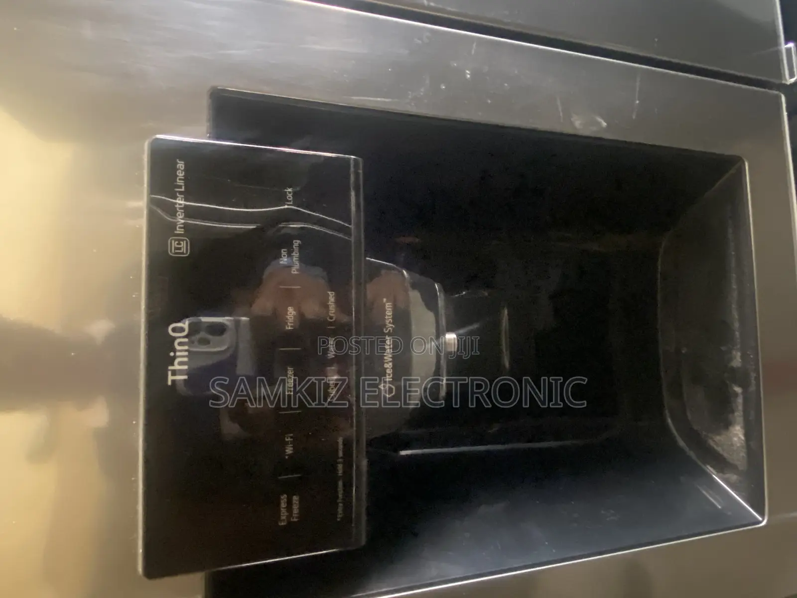 LG Side-by-Side Refrigerator Freestanding 601 L F Graphite