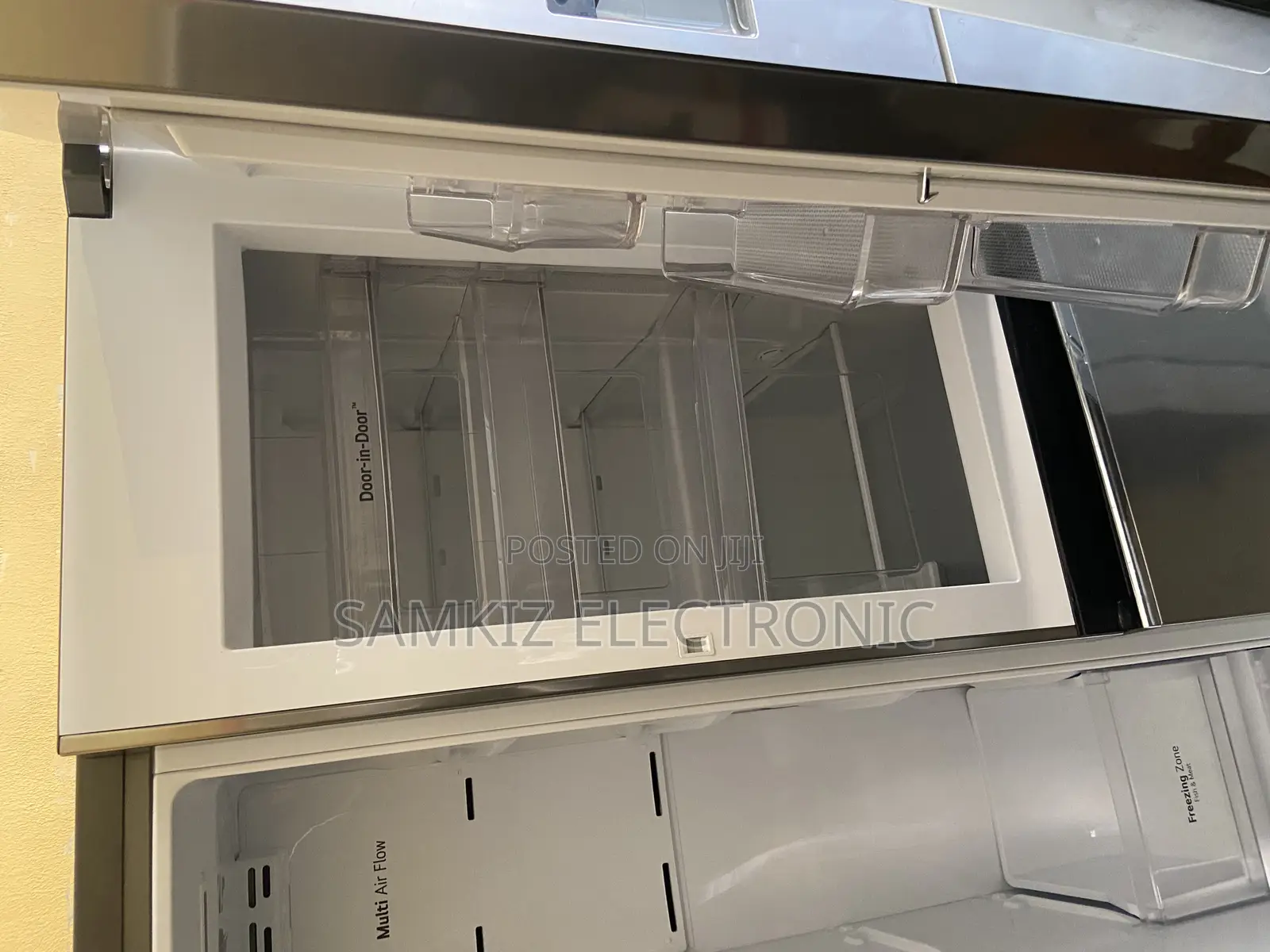 LG Side-by-Side Refrigerator Freestanding 601 L F Graphite