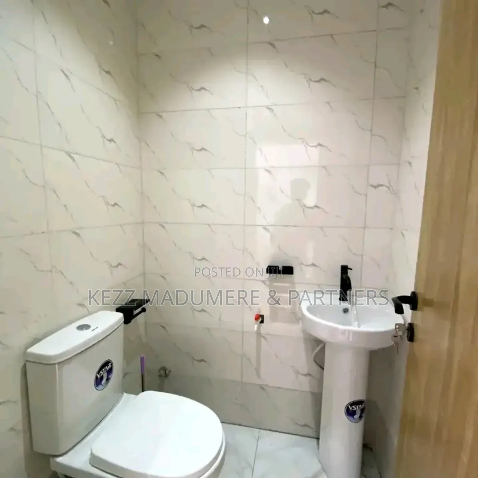 4bdrm Bungalow in Omachi Estate , for sale