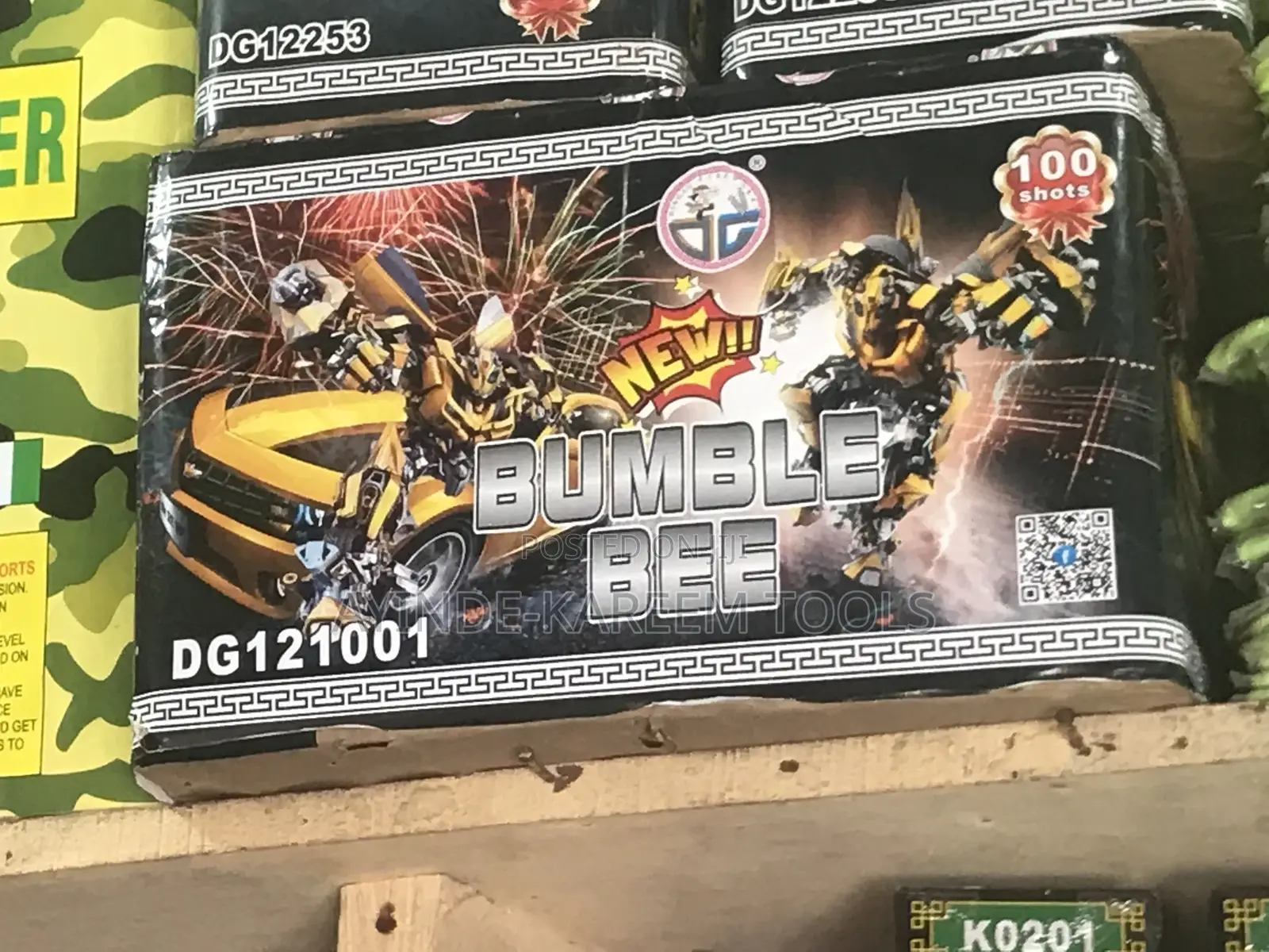 100shots Bumble Bee Fireworks Knockout