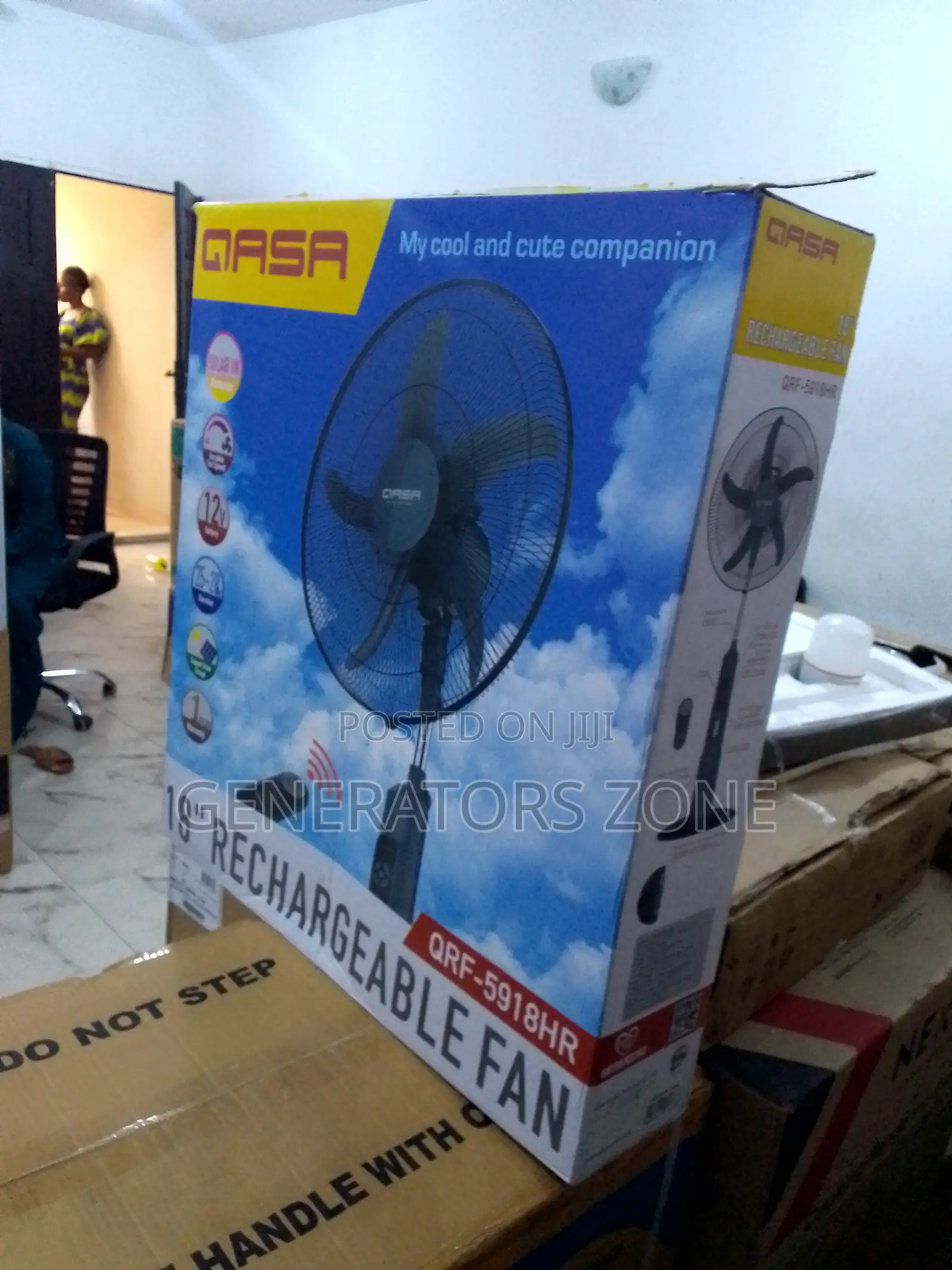 QASA 18" Rechargeable Fan Shows Low Battery Indicator