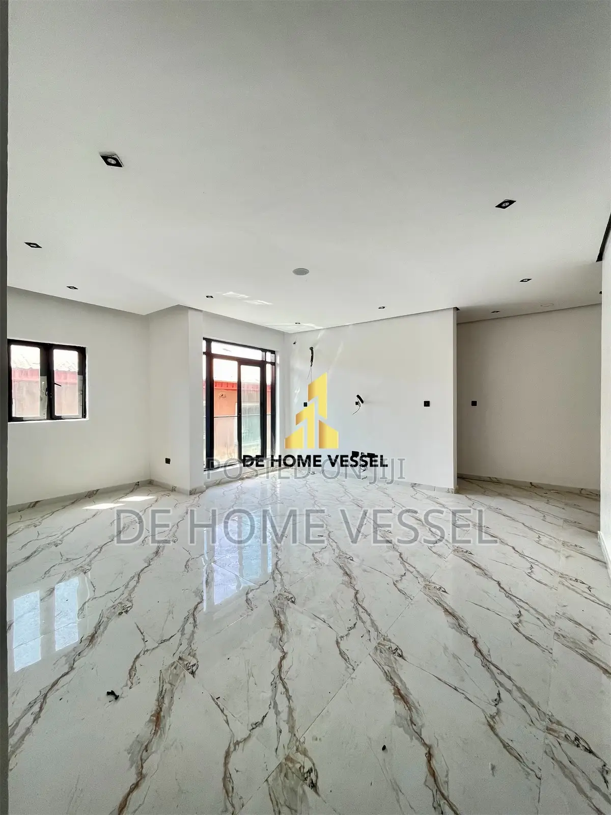 Uniquely Designed 2 Bed Luxury Apartment With Elevator