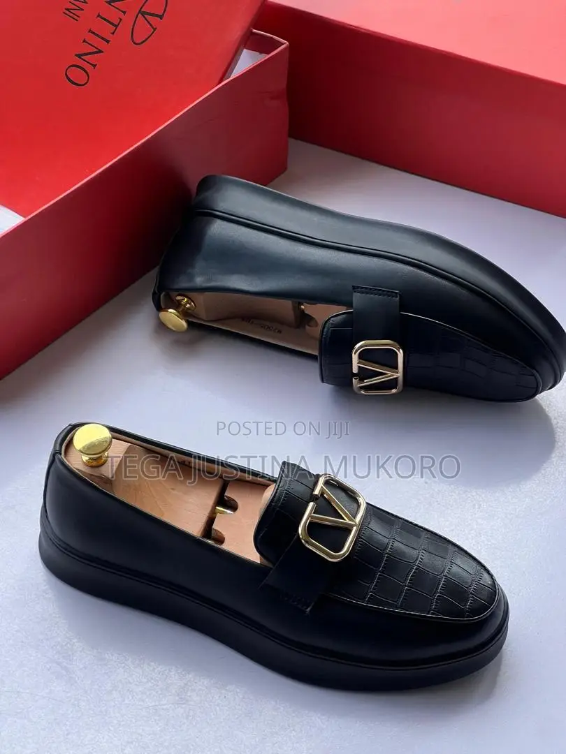 High Quality Valentino Garavani Flat Shoes