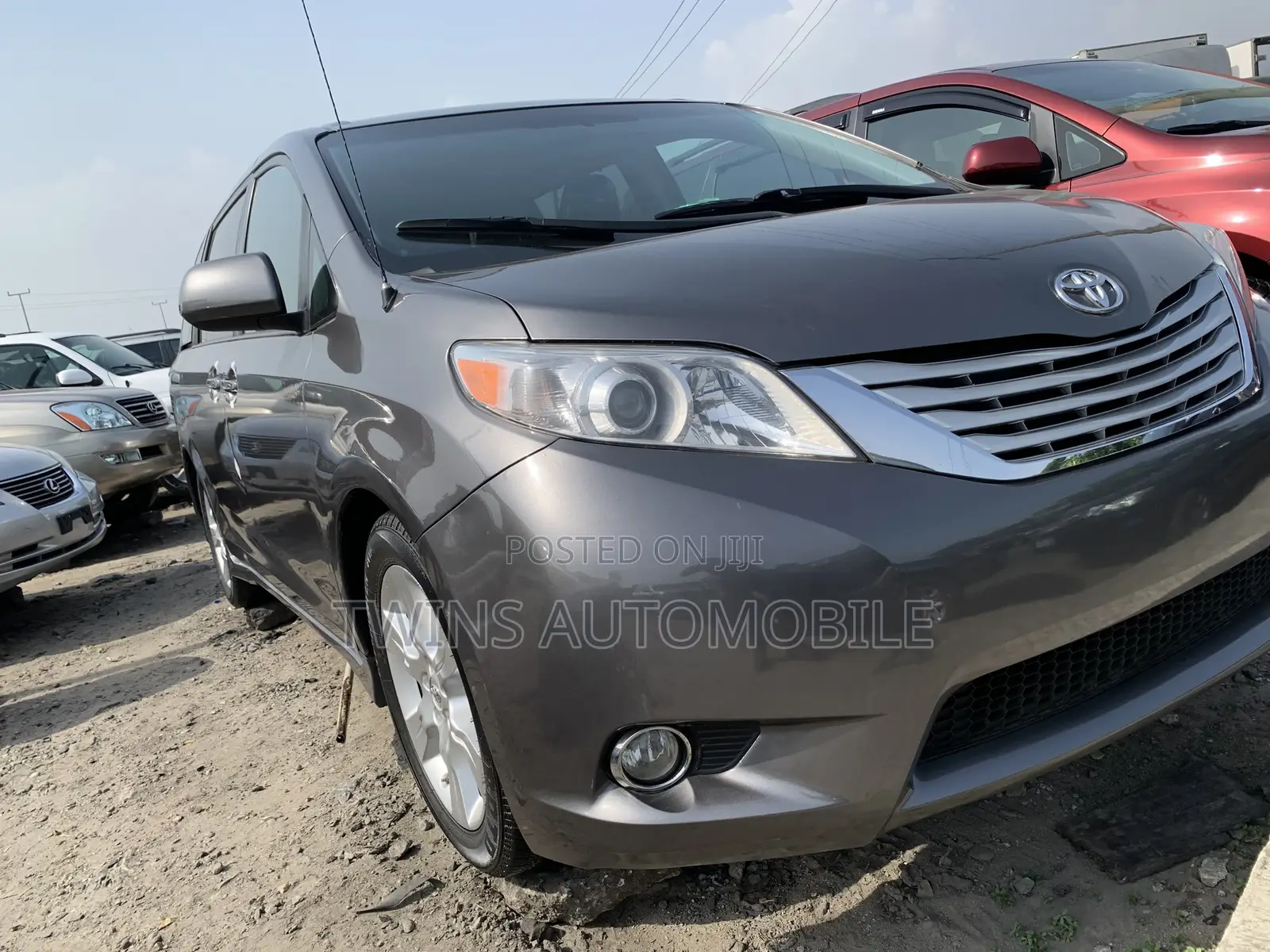Toyota Sienna SE 8 Passenger 2012 Gray
