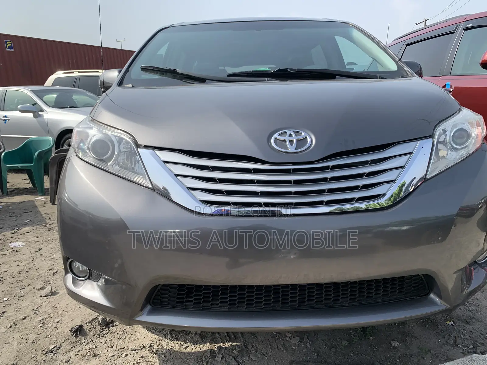 Toyota Sienna SE 8 Passenger 2012 Gray