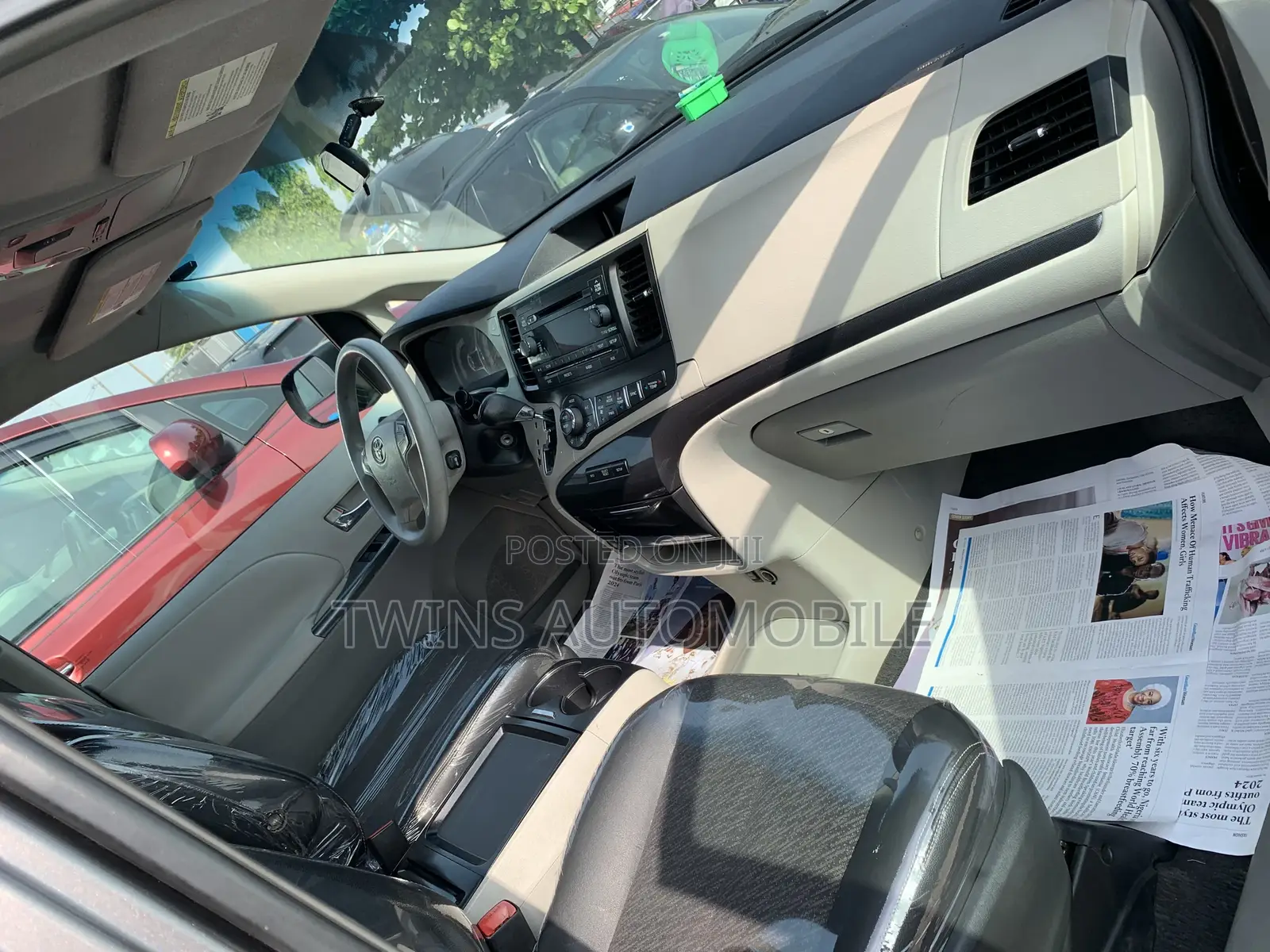 Toyota Sienna SE 8 Passenger 2012 Gray
