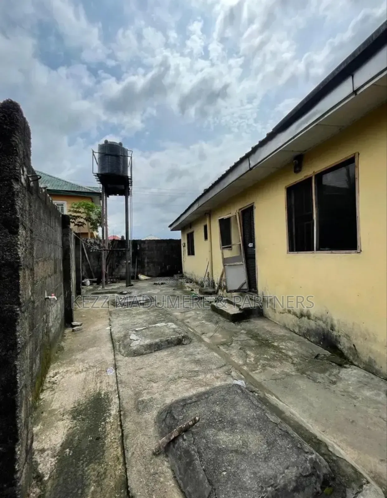 2bdrm Block of Flats in Rumuahulu , Port for sale